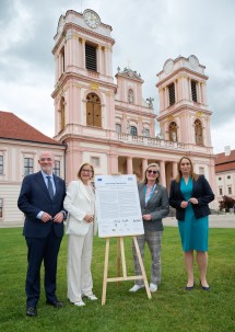 Unterzeichnete die „Göttweiger Erklärung“ (v.l.n.r.): Jaume Duch Guillot, Rachel de Basso, Landeshauptfrau Johanna Mikl-Leitner und Sari Rautio.
