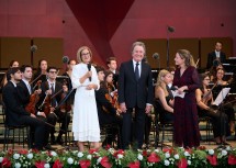 Landeshauptfrau Johanna Mikl-Leitner, Rudolf Buchbinder und Simone Bamberg beim Abschlusskonzert des Grafenegg Festival 2026.