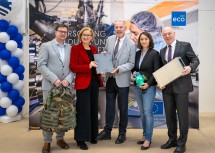 Bei der Pressekonferenz zum Thema Wirtschaft und Sicherheit in Wiener Neustadt (v.l.n.r.): Michael Kitzmantel, Managing Director RHP-Technology GmbH, Landeshauptfrau Johanna Mikl-Leitner, Bürgermeister Klaus Schneeberger, Chemikerin Marlies Bartel-Schlauf von der FOTEC und Helmut Miernicki, Geschäftsführer ecoplus. 