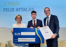 Der dritte Preis ging an Felix Attalah (m), im Bild mit Landeshauptfrau Johanna Mikl-Leitner und Obmann Daniel Lohninger.