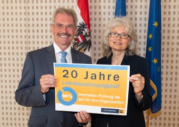 Landtagspräsident Karl Wilfing und die Direktorin des Landesrechnungshofes Edith Goldeband informierten über das Thema „20 Jahre Landesrechnungshof“.