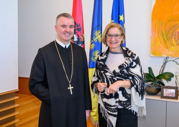 Landeshauptfrau Johanna Mikl-Leitner mit dem 66. Abt des Stifts Göttweig, Patrick Schöder.