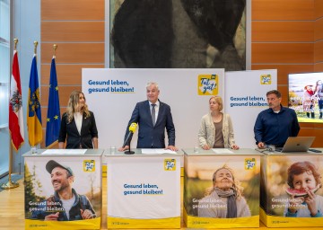 Projektleiterin „Gesundheitskompetenz“ Alexandra Benn-Ibler, Landesrat Anton Kasser, Gesundheitskompetenzexpertin Edith Flaschberger und k25 Werbeagentur -Geschäftsführer Wolfgang Hemmerich (v.l.n.r.) bei der Pressekonferenz.
