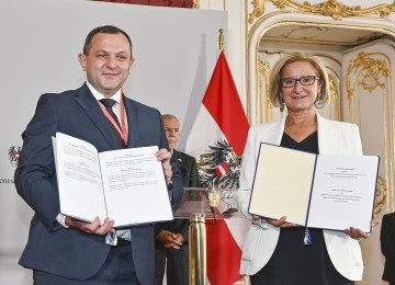 Kooperationsabkommen mit ukrainischer Region: Vasyl Volodin, Regionspräsident Kiew, und Landeshauptfrau Johanna Mikl-Leitner