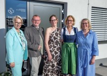 (v.l.n.r.) Bezirkshauptfrau Manuela Herzog, Bürgermeister Hermann Wistrcil, Dr. Silvia Hundlinger, Landeshauptfrau Johanna Mikl-Leitner und Dr. Stephanie Zukrigl-Warringer.