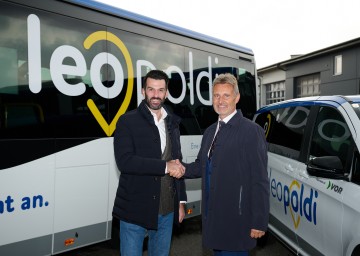 Neue NÖ Busmarke „leopoldi“ präsentiert: LH-Stellvertreter und Verkehrslandesrat Udo Landbauer gemeinsam mit NÖVOG Geschäftsführer Wolfgang Schroll.