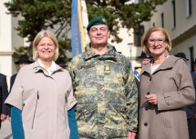 Verteidigungsministerin Klaudia Tanner und Landeshauptfrau Johanna Mikl-Leitner mit NÖ Militärkommandant Georg Härtinger.