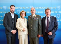 Von links nach rechts: Der Präsident der IV NÖ Kari Ochsner, Landeshauptfrau Johanna Mikl-Leitner, der NÖ Militärkommandant Georg Härtinger und der Präsident der WK NÖ Wolfgang Ecker.