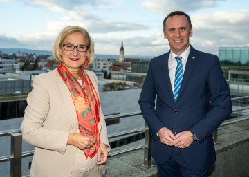 Landeshauptfrau Johanna Mikl-Leitner und Landesrat Jochen Danninger verkündeten die Übernahme der Schröcksnadel-Anteile bei Ötscher und Hochkar.