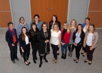 Im Bild von links nach rechts: Danja Mlinaritsch, Tatjana Masa-Charvat, Anna Haghofer, Mona Lena Mayerhofer, Kerstin Androsch, Frauen-Landesrätin Christiane Teschl-Hofmeister, Lisa Neuhauser, Christina Burgstaller, Tamara Beer, Sabine Hartberger, Cornelia Janker, Denise Schartner und Johanna Grassmann