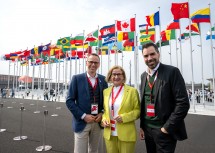 Landeshauptfrau Johanna Mikl-Leitner mit IV-Präsident Kari Ochsner und ecoplus-Aufsichtsratsvorsitzenden Jochen Danninger vor dem EXPO-Gelände.