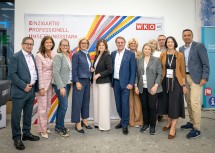 Bei der EPU-Convention 2026 am Flughafen Wien: WKNÖ-Vizepräsident Thomas Schaden, die EPU-Ausschussmitglieder Birgit Streibel-Lobner und Astrid Wessely, Landeshauptfrau Johanna Mikl-Leitner, EPU-Sprecherin Michaela Habinger, WKNÖ-Präsident Wolfgang Ecker, WKNÖ-Direktor-Stellvertreterin Alexandra Höfer, die EPU-Ausschussmitglieder Martina Kerschbaumer, Helga Huber und Andreas Anibas, EPU-Beauftragte der WKNÖ Nicole Wöllert sowie WKNÖ-Bezirksstellenleiter (Schwechat) Mario Freiberger (v.l.n.r.)