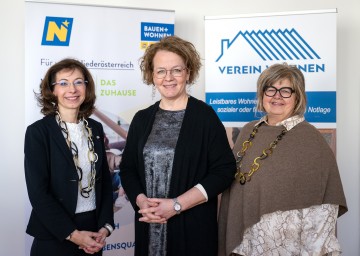 Informierten zum Thema Wohnen in Niederösterreich: Isabella Stickler, Obfrau Alpenland, Wohnbau-Landesrätin Christiane Teschl-Hofmeister und Ingrid Neuhauser, Geschäftsführerin Verein Wohnen.