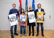 (v.l.) Fotograf Daniel Hinterramskogler, Malaika Waheed (FH Wiener Neustadt), Landeshauptfrau Johanna Mikl-Leitner und Roger Hasler (Danube Private University).