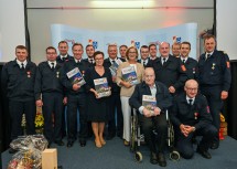 Landeshauptfrau Johanna Mikl-Leitner mit allen Ausgezeichneten und Geehrten bei der Jubiläumsfeier zu 150 Jahre Freiwillige Feuerwehr Aspang.