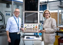 Landeshauptfrau Johanna Mikl-Leitner beim Betriebsbesuch bei TEST-FUCHS.