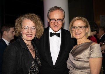 Treue Besucher des Landhausballs (v.l.): Landesrätin Christiane Teschl-Hofmeister, Landesamtsdirektor Werner Trock und Landeshauptfrau Johanna Mikl-Leitner.