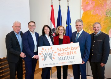 Kulturregion NÖ Geschäftsführer Martin Lammerhuber, Bürgermeister Christian Seper, Projektleiterin Doris Maurer, Landeshauptfrau Johanna Mikl-Leitner, Bürgermeister Günter Schalko und Bürgermeister Günther Kröpfl (v.l.n.r.)