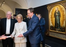 Landeshauptfrau Johanna Mikl-Leitner mit Diözesanbischof Alois Schwarz und Bürgermeister Matthias Stadler bei der Besichtigung der Dauerausstellung im Museum am Dom.