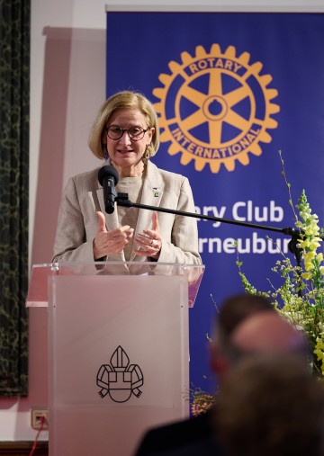 „Der Rotary Club Klosterneuburg ist seit 60 Jahren eine Konstante, die Orientierung gibt“, sagte Landeshauptfrau Johanna Mikl-Leitner im Rahmen der Jubiläumsfeier.