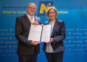 Landeshauptfrau Johanna Mikl-Leitner mit dem neuen Bezirkshauptmann von Krems, Günter Stöger