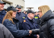 Landeshauptfrau Johanna Mikl-Leitner dankte der Feuerwehr Kirchberg am Wagram für den Hochwasser-Einsatz: „Die Kirchberger Wehren waren über die Grenzen des Bezirkes hinaus im Tullnerfeld aktiv und haben gezeigt, was Feuerwehr kann.“