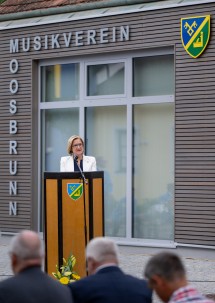 Landeshauptfrau Johanna Mikl-Leitner eröffnete das neue Heim für den Musikverein Moosbrunn.