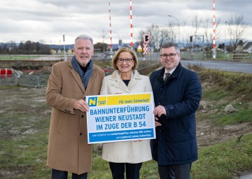 Bürgermeister Klaus Schneeberger, Landeshauptfrau Johanna Mikl-Leitner und Landesrat Ludwig Schleritzko (v.l.n.r.)