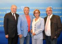 Präsentierten die geplanten Gesundheitszentren: Landesrat Martin Eichtinger, NÖ GKK-Obmann Gerhard Hutter, Landeshauptfrau Johanna Mikl-Leitner und der Präsident der NÖ Ärztekammer, Christoph Reisner (v.l.n.r.)
