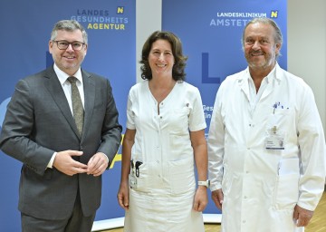 Landesrat Ludwig Schleritzko, die Leiterin des Schwerpunktes Brustgesundheit Dr. Petra Pattera und der Abteilungsvorstand Chriurgie am Landesklinikum Amstetten Dr. Friedrich Schmöller.
