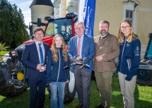 LH-Stellvertreter Stephan Pernkopf mit (li.) Studiengangsleiter Markus Gansberger, (re.) Axel Schneeberger, GF der FH Wiener Neustadt, und Studentinnen.
