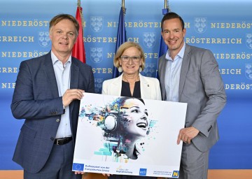 Michael Duscher, Geschäftsführer Niederösterreich Werbung, Landeshauptfrau Johanna Mikl-Leitner und Lukas Reutterer, Geschäftsführer Haus der Digitalisierung (v.l.n.r.)