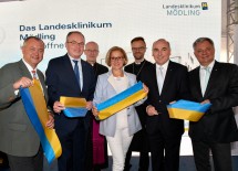 Eröffneten den Neubau des Landesklinikums Mödling: Bürgermeister Hans Stefan Hintner, LH-Stellvertreter Stephan Pernkopf, Weihbischof Franz Scharl, Landeshauptfrau Johanna Mikl-Leitner, Superintendent Lars Müller-Marienburg, ärztlicher Direktor Johann Pidlich und der medizinische Geschäftsführer der NÖ Landeskliniken-Holding Markus Klamminger (v.l.n.r.)