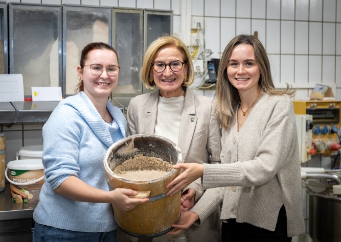 LH Mikl-Leitner besuchte Bäckerei Kasses in Thaya