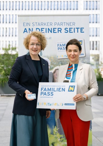 Familien-Landesrätin Christiane Teschl-Hofmeister und NÖ Familienland GmbH-Geschäftsführerin Barbara Trettler (v.l.n.r.) 