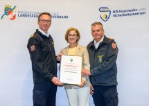 Landesfeuerwehrkommandant-Stv. Martin Boyer, Landeshauptfrau Johanna Mikl-Leitner und Landesfeuerwehrkommandant Dietmar Fahrafellner