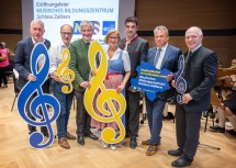Neues Musisches Bildungszentrum im Schloss Zeillern offiziell eröffnet: Kultur.Region.Niederösterreich-Geschäftsführer Martin Lammerhuber, Gemeindebundpräsident Johannes Pressl, Abgeordneter Anton Kasser, Landeshauptfrau Johanna Mikl-Leitner, Bernhard Thain, Landesobmann des NÖ Blasmusikverbandes, Bürgermeister Friedrich Pallinger und ecoplus Geschäftsführer Helmut Miernicki (v.l.n.r.) 