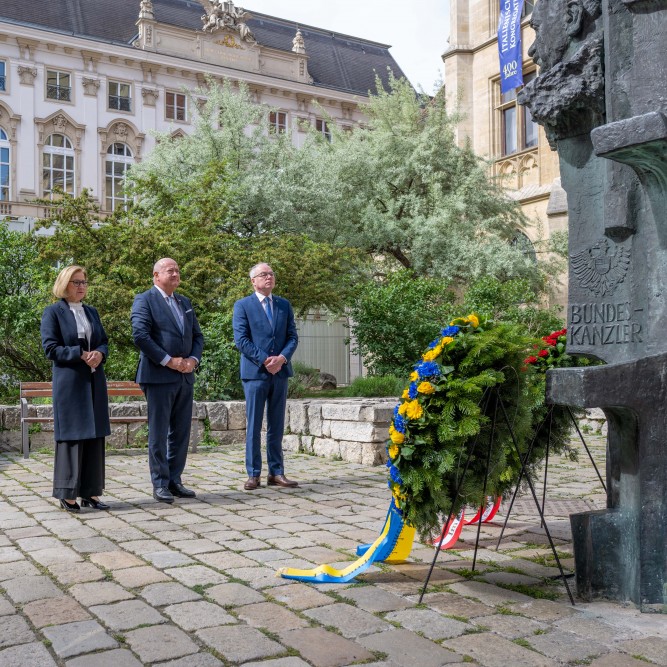 Kranzniederlegung zum 60. Todestag von Leopold Figl