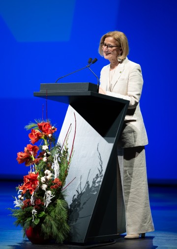 „Der Landesdienst ist eine richtige Familie“, sagte Landeshauptfrau Johanna Mikl-Leitner bei der gestrigen Dienstjubiläumsfeier im Festspielhaus St. Pölten.
