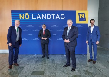 Von links nach rechts: Klubobmann Klaus Schneeberger, Finanz-Landesrat Ludwig Schleritzko, Klubobmann Reinhard Hundsmüller und Klubobmann Udo Landbauer