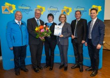Andrea Nossek (3.v.l.) wurde von Vizepräsident Georg Jungmayer, Präsident Christoph Kainz, Landeshauptfrau Johanna Mikl-Leitner, Vizepräsident Dieter Dorner und Vizepräsident Bernhard Heinreichsberger zur neuen Bezirksleiterin des Bezirks Mödling bestellt.