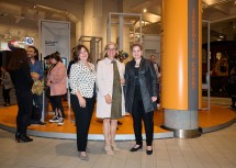 Geschäftsführerin Doris Agneter, Landeshauptfrau Johanna Mikl-Leitner und Barbara Diehl (v.l.n.r.) im Innovation Corner NÖ.