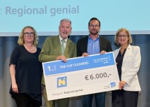 Sieger in der Kategorie „regional genial“: riz-up-Geschäftsführerin Petra Patzelt, Bürgermeister Klaus Schneeberger, THE CUP CLEANERS Gründer aus Bad Fischau Christoph Strassgschwandtner und Landeshauptfrau Johanna Mikl-Leitner. (v.l.n.r.)