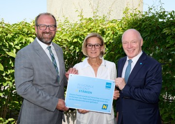 ecoplus Prokurist Bernhard Ebner, Landeshauptfrau Johanna Mikl-Leitner und ecoplus Geschäftsführer Helmut Miernicki. (v.l.n.r.)