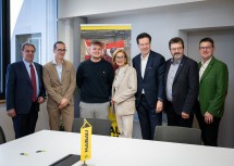 WKNÖ-Präsident Wolfgang Ecker, Horst Höfer (HABAU Technische Geschäftsbereichsleitung Ingenieurtiefbau), Euroskills-Goldmedaillengewinner Lukas Miedler, Landeshauptfrau Johanna Mikl-Leitner, HABAU-Geschäftsführer Hubert Wetschnig, Bürgermeister  Gerhard Lentschig (Horn) und Landtagsabgeordneter Franz Linsbauer.