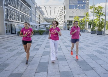 Frauen-Landesrätin Christiane Teschl-Hofmeister mit Teilnehmerinnen des NÖ Frauenlaufes