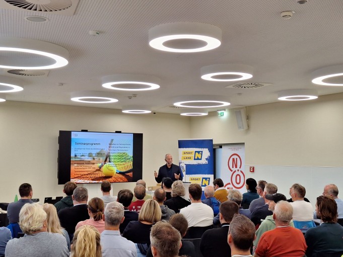 Foto vom Seminar Tennisplatzpflege